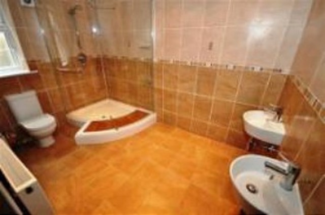  Image of Semi-Detached house to rent in Lansdowne Road London E18 at Lansdowne Road  South Woodford, E18 2AZ