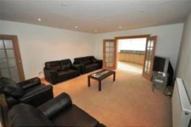  Image of Semi-Detached house to rent in Lansdowne Road London E18 at Lansdowne Road  South Woodford, E18 2AZ