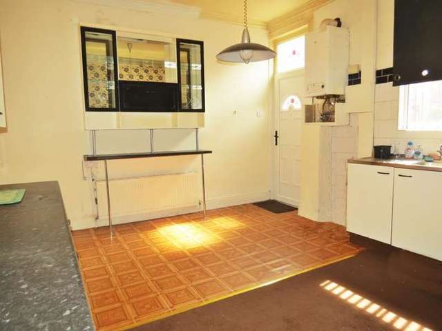  Image of 4 bedroom Property for sale in Lascelles Terrace Leeds LS8 at Leeds LS8 Leeds, LS8 5PN