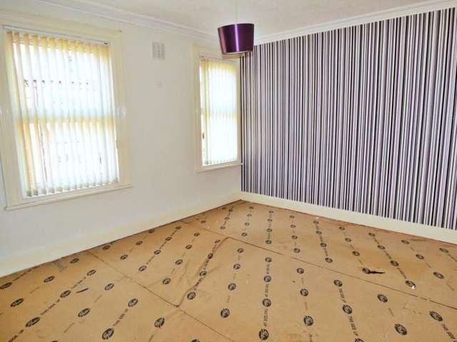  Image of 4 bedroom Property for sale in Lascelles Terrace Leeds LS8 at Leeds LS8 Leeds, LS8 5PN