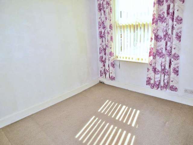  Image of 4 bedroom Property for sale in Lascelles Terrace Leeds LS8 at Leeds LS8 Leeds, LS8 5PN