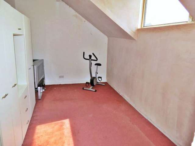  Image of 4 bedroom Property for sale in Lascelles Terrace Leeds LS8 at Leeds LS8 Leeds, LS8 5PN