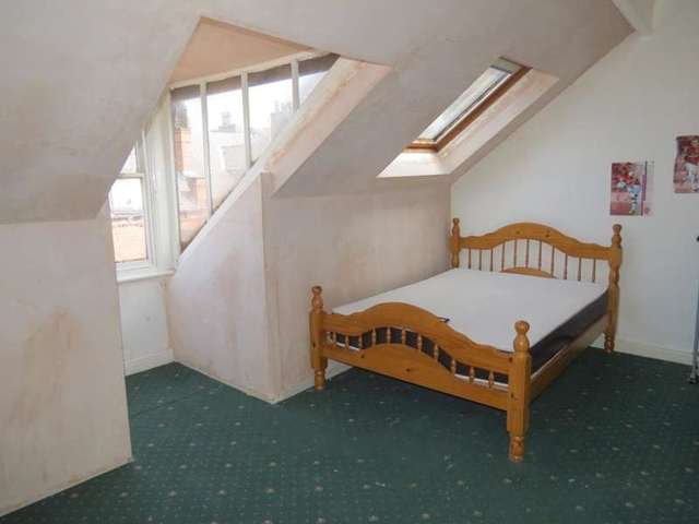  Image of 4 bedroom Property for sale in Lascelles Terrace Leeds LS8 at Leeds LS8 Leeds, LS8 5PN
