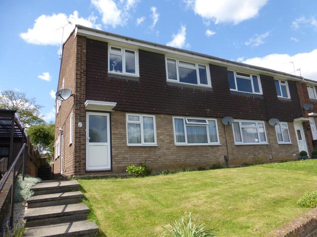  Image of 2 bedroom Maisonette for sale in Lea Vale Dartford DA1 at Crayford Kent Crayford, DA1 4DL