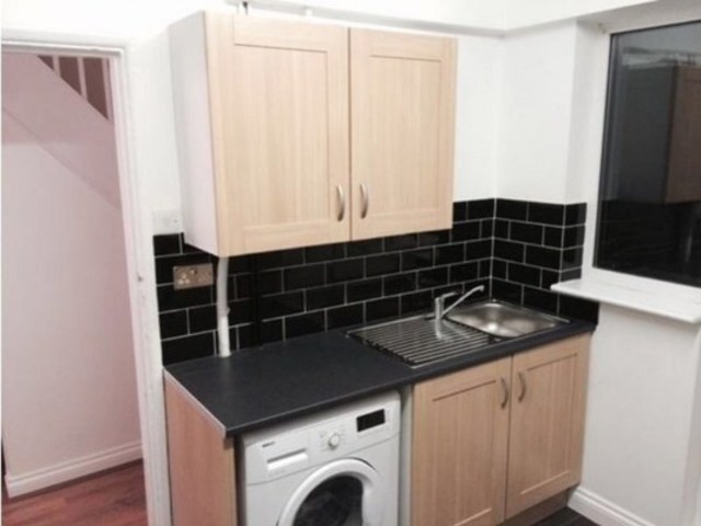  Image of 3 bedroom Terraced house to rent in Lymington Road Dagenham RM8 at LEAMINGTON ROAD  CHADWELL HEATH, RM8 1RT