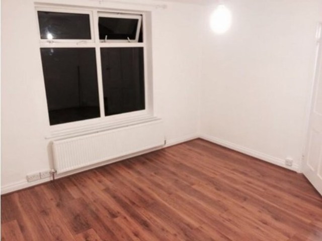  Image of 3 bedroom Terraced house to rent in Lymington Road Dagenham RM8 at LEAMINGTON ROAD  CHADWELL HEATH, RM8 1RT