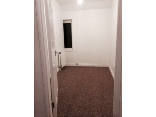  Image of 3 bedroom Terraced house to rent in Lymington Road Dagenham RM8 at LEAMINGTON ROAD  CHADWELL HEATH, RM8 1RT