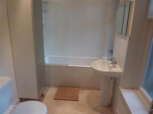  Image of 3 bedroom Flat to rent in Ledcameroch Road Bearsden Glasgow G61 at Bearsden Glasgow Glasgow, G61 4AB