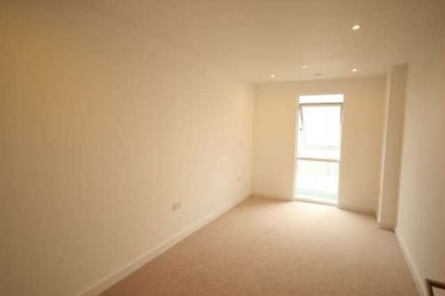  Image of 2 bedroom Property to rent in Railway Terrace Slough SL2 at Railway Terrace  Slough, SL2 5BY