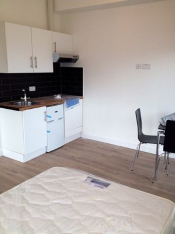  Image of Terraced house to rent in Burnside Road Becontree Dagenham RM8 at LG5    BURNSIDE ROAD  CHADWELL HEATH, RM8 1XD