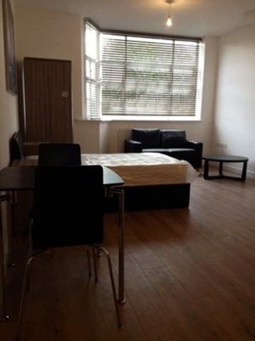  Image of Terraced house to rent in Burnside Road Becontree Dagenham RM8 at LG5    BURNSIDE ROAD  CHADWELL HEATH, RM8 1XD