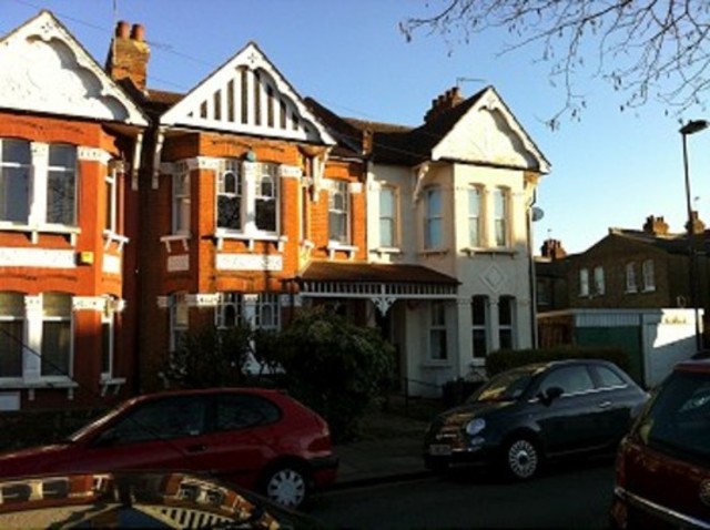  Image of 2 bedroom Ground Flat to rent in Lightcliffe Road London N13 at Lightcliffe Road  Palmers Green, N13 5PW