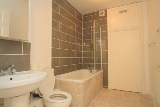  Image of 3 bedroom Apartment to rent in Bow Road London E3 at Link House  London, E3 2TD