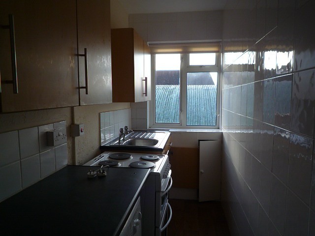  Image of 2 bedroom Flat to rent in London Road East Grinstead RH19 at East Grinstead, RH19 1AG