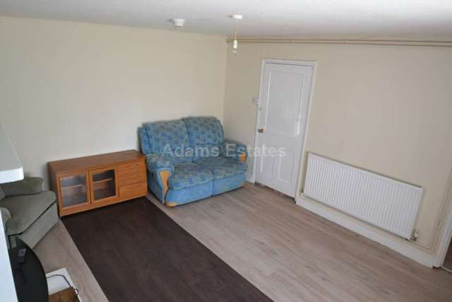  Image of Semi-Detached house to rent in London Road Earley Reading RG1 at London Road  Reading, RG1 5BY