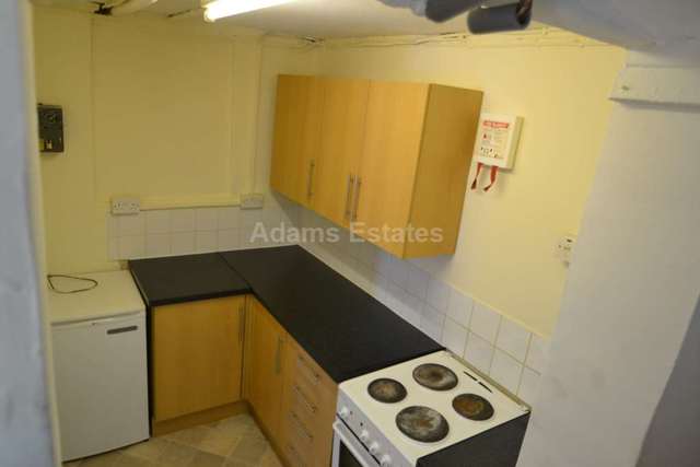  Image of Semi-Detached house to rent in London Road Earley Reading RG1 at London Road  Reading, RG1 5BY