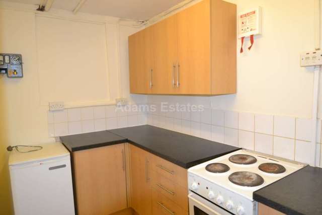  Image of Semi-Detached house to rent in London Road Earley Reading RG1 at London Road  Reading, RG1 5BY