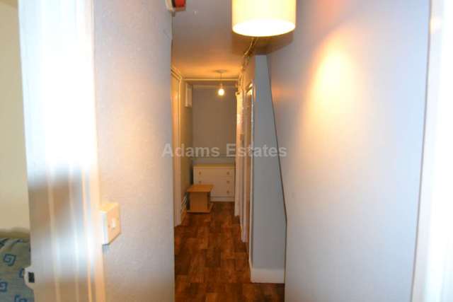  Image of Semi-Detached house to rent in London Road Earley Reading RG1 at London Road  Reading, RG1 5BY