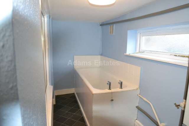  Image of Semi-Detached house to rent in London Road Earley Reading RG1 at London Road  Reading, RG1 5BY