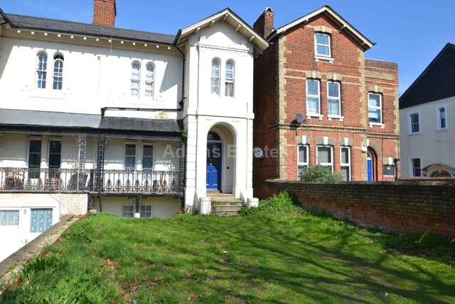  Image of Semi-Detached house to rent in London Road Earley Reading RG1 at London Road  Reading, RG1 5BY