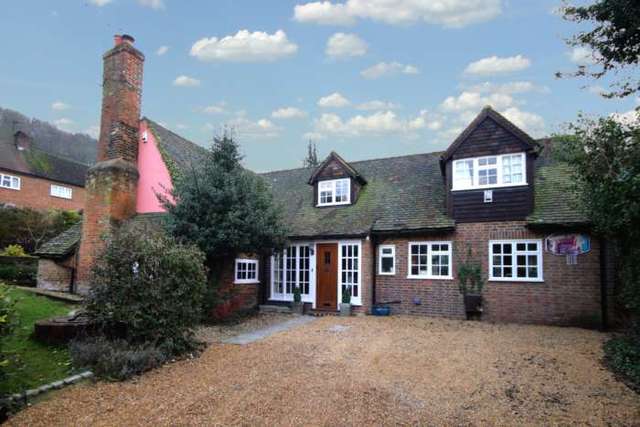  Image of 5 bedroom Detached house for sale in Malting Lane Aldbury Tring HP23 at Malting Lane Aldbury Tring, HP23 5RH