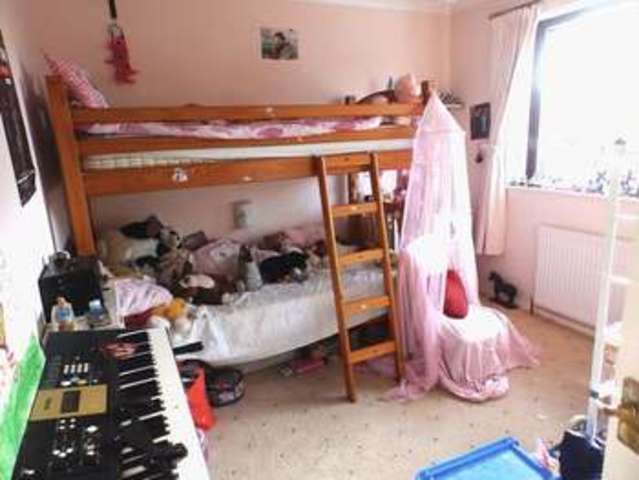  Image of 3 bedroom Semi-Detached house to rent in Malvern Road Swindon SN2 at Malvern Road Gorse Hill Swindon, SN2 1AU