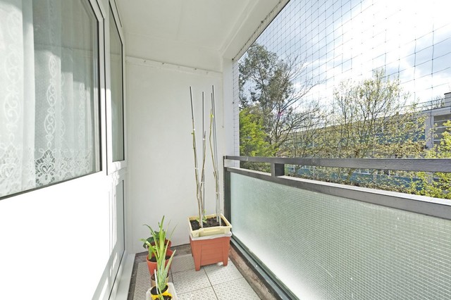  Image of 5 bedroom Apartment for sale in Marchwood Close London SE5 at Marchwood Close Camberwell London, SE5 7EX