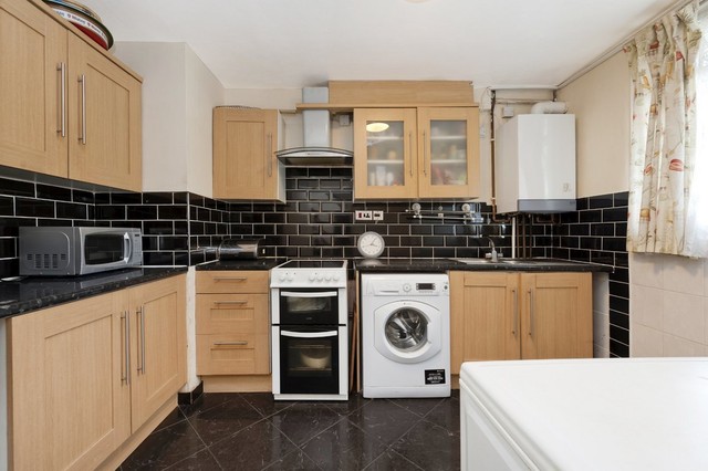  Image of 5 bedroom Apartment for sale in Marchwood Close London SE5 at Marchwood Close Camberwell London, SE5 7EX