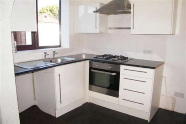  Image of 3 bedroom Semi-Detached house to rent in Mayfield Place West Trent Vale Stoke-on-Trent ST4 at Stoke-on-Trent, ST4 6PB