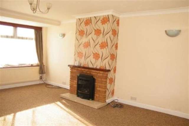  Image of 3 bedroom Semi-Detached house to rent in Mayfield Place West Trent Vale Stoke-on-Trent ST4 at Stoke-on-Trent, ST4 6PB