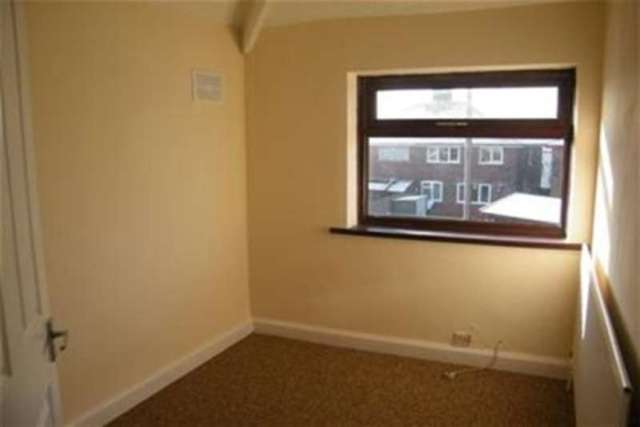  Image of 3 bedroom Semi-Detached house to rent in Mayfield Place West Trent Vale Stoke-on-Trent ST4 at Stoke-on-Trent, ST4 6PB