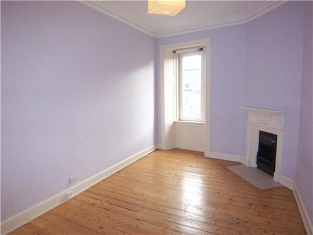  Image of 2 bedroom Flat to rent in Meadowbank Crescent Edinburgh EH8 at Meadowbank Edinburgh Edinburgh, EH8 7AJ