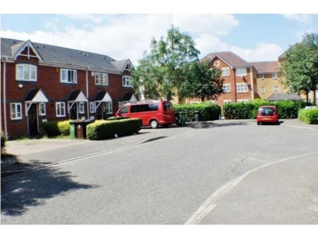  Image of 2 bedroom Flat to rent in Melford Road London E11 at MELFORD ROAD  LEYTONSTONE, E11 4PS