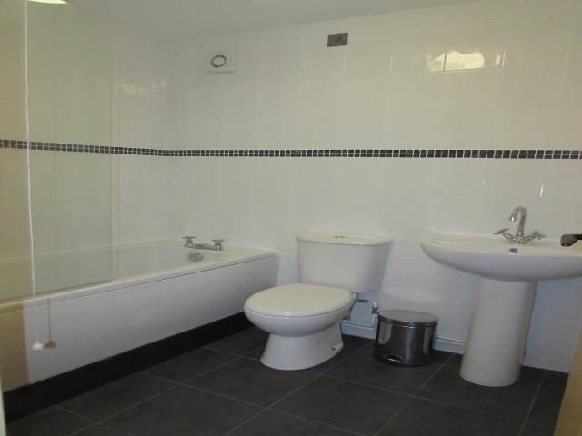  Image of 2 bedroom Flat to rent in Moncrieffe Close Dudley DY2 at DUDLEY Netherton, DY2 7DF