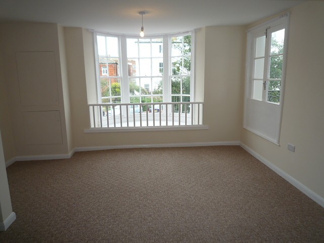  Image of 2 bedroom Flat to rent in Montague Place Worthing BN11 at 14a Montague Place  Worthing, BN11 3BG