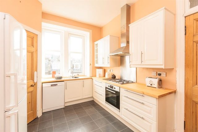  Image of 3 bedroom Flat to rent in Montpelier Terrace Edinburgh EH10 at Bruntsfield Edinburgh Edinburgh, EH10 4NE