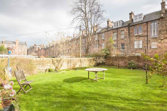  Image of 3 bedroom Flat to rent in Montpelier Terrace Edinburgh EH10 at Bruntsfield Edinburgh Edinburgh, EH10 4NE