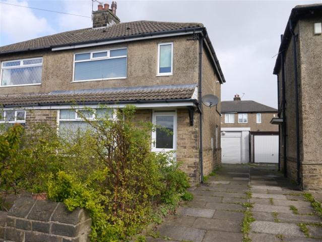  Image of 3 bedroom Semi-Detached house to rent in Moorland Drive Pudsey LS28 at Pudsey Leeds Farsley, LS28 8ER