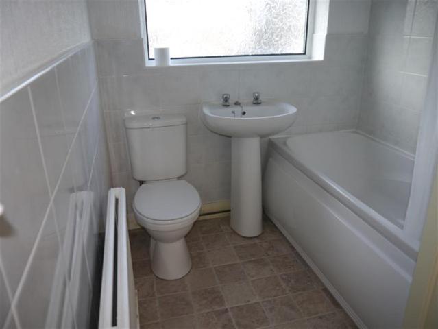  Image of 3 bedroom Semi-Detached house to rent in Moorland Drive Pudsey LS28 at Pudsey Leeds Farsley, LS28 8ER