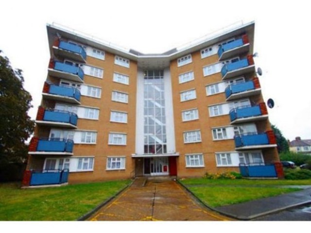  Image of 3 bedroom Flat to rent in Mount Pleasant Ilford Lane Ilford IG1 at MOUNT PLEASANT  ILFORD, IG1 2SG
