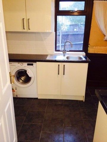  Image of 5 bedroom Terraced house to rent in Bromhall Road Becontree Dagenham RM8 at n-a BROOMHALL ROAD  DAGENHAM, RM8 2BJ