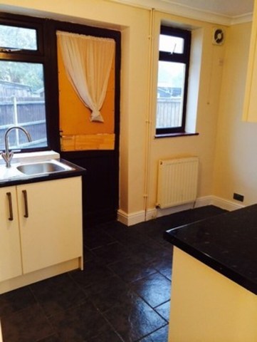  Image of 5 bedroom Terraced house to rent in Bromhall Road Becontree Dagenham RM8 at n-a BROOMHALL ROAD  DAGENHAM, RM8 2BJ