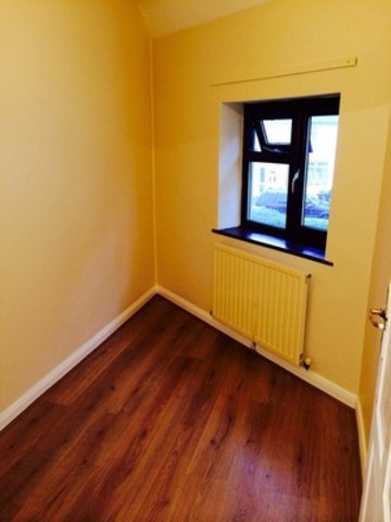  Image of 5 bedroom Terraced house to rent in Bromhall Road Becontree Dagenham RM8 at n-a BROOMHALL ROAD  DAGENHAM, RM8 2BJ