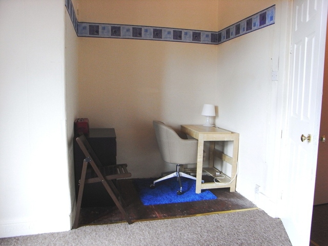  Image of Studio flat to rent in Neilston Road Paisley PA2 at Paisley Renfrewshire Renfrewshire, PA2 6PY
