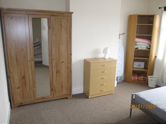  Image of House Share to rent in North Circular Road London N13 at North Circular Road  Palmers Green, N13 5EL