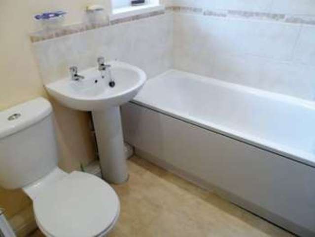  Image of 1 bedroom Flat to rent in North Road Ferndale CF43 at North Road  Ferndale, CF43 4RF
