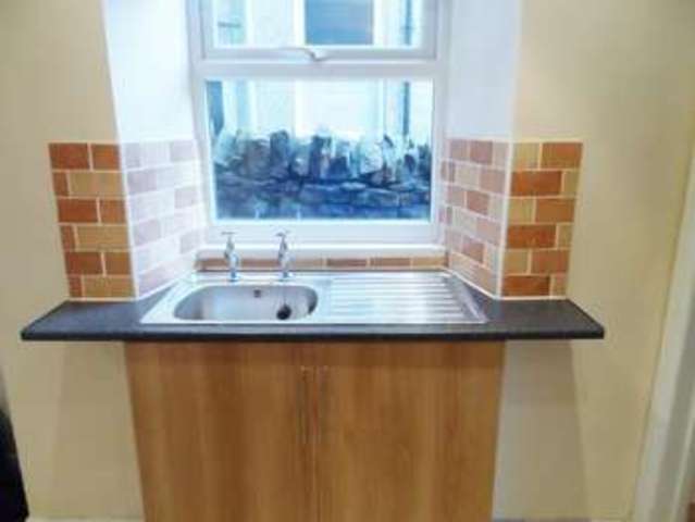  Image of 1 bedroom Flat to rent in North Road Ferndale CF43 at North Road  Ferndale, CF43 4RF