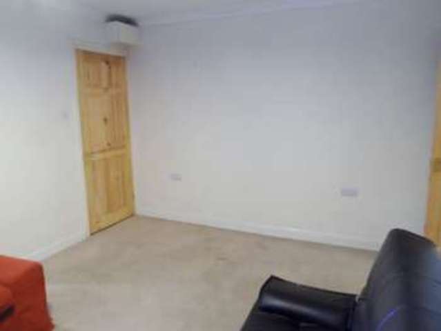  Image of 1 bedroom Flat to rent in North Road Ferndale CF43 at North Road  Ferndale, CF43 4RF