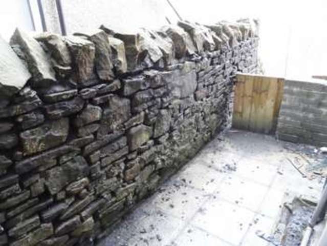  Image of 1 bedroom Flat to rent in North Road Ferndale CF43 at North Road  Ferndale, CF43 4RF