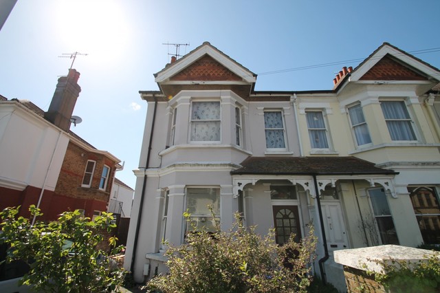  Image of 2 bedroom Detached house to rent in Northcourt Road Broadwater Worthing BN14 at Worthing, BN14 7DT